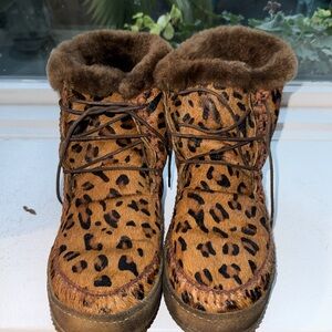 Laid-back London sheepskin lined leopard booties
